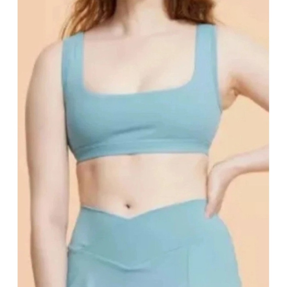 NWT~ Blogilates sz M Cameo Blue Crisscross Tank Bra Active Strappy back gg13